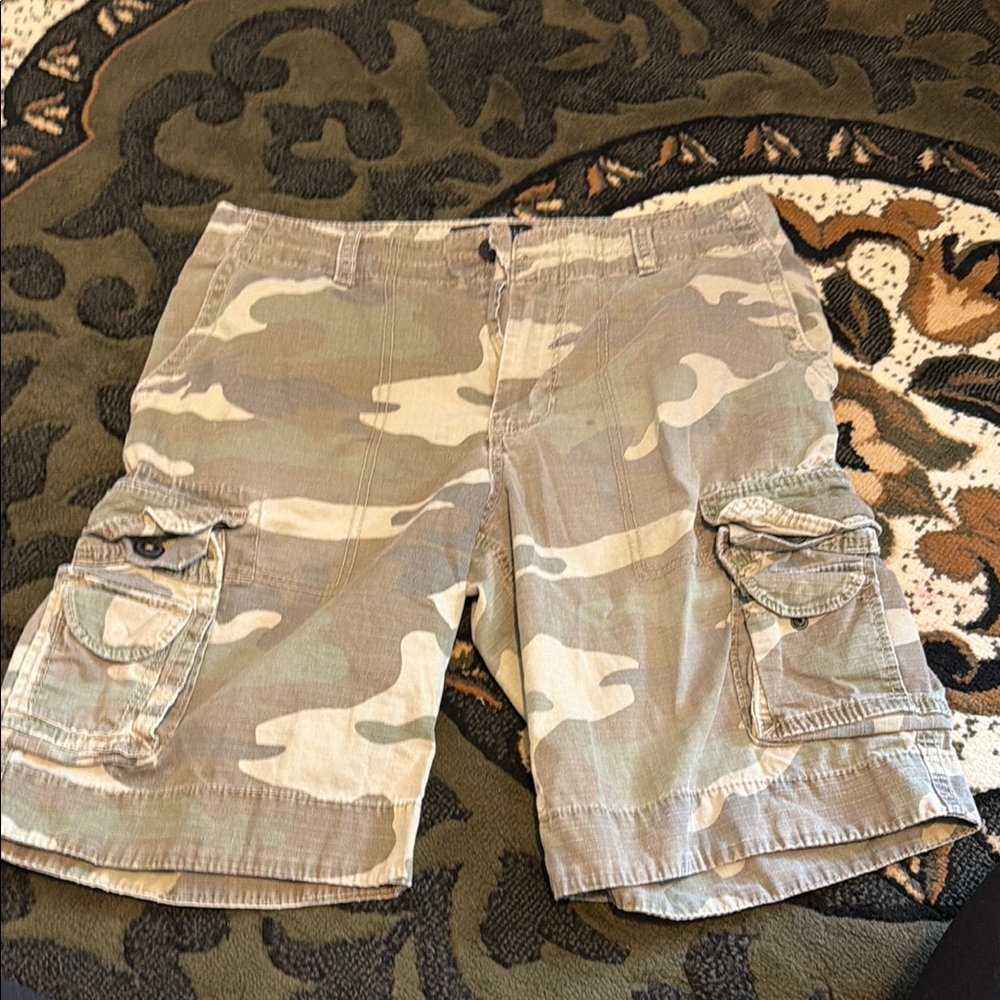 Camo Cargo Men’s Shorts - Beige Green